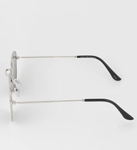 Load image into Gallery viewer, Lavish Sunglasses: Classic collection
