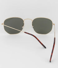 Load image into Gallery viewer, Lavish Sunglasses: Classic collection
