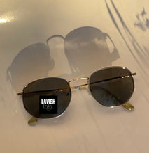 Load image into Gallery viewer, Lavish Sunglasses style: The classic Collection
